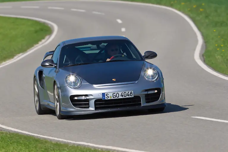 Porsche-911GT2RS2207002