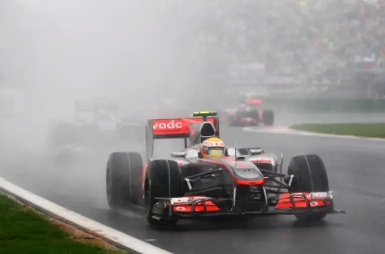 2010-10-24T083455Z-01-YEO542-RTRMDNP-3-MOTOR-RACING-PRIX-JPG-preview2-1