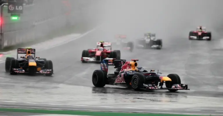 2010-10-24T081857Z-01-YEO533-RTRMDNP-3-MOTOR-RACING-PRIX-JPG-preview2-1