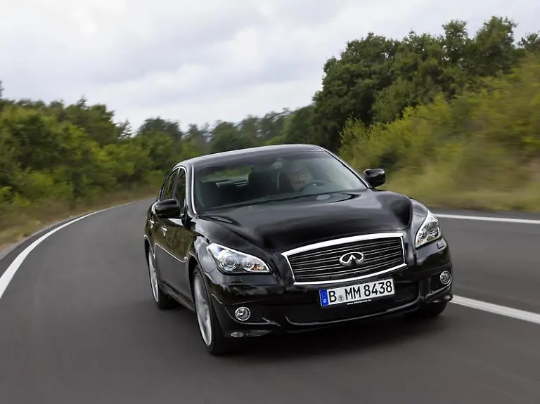 Flaggschiff-aus-Japan-Nissans-Edelmarke-Infiniti-bringt-die-M-Serie-nach-Deutschland-Die-Limousine-kostet-dabei-mindestens-49-650-Euro