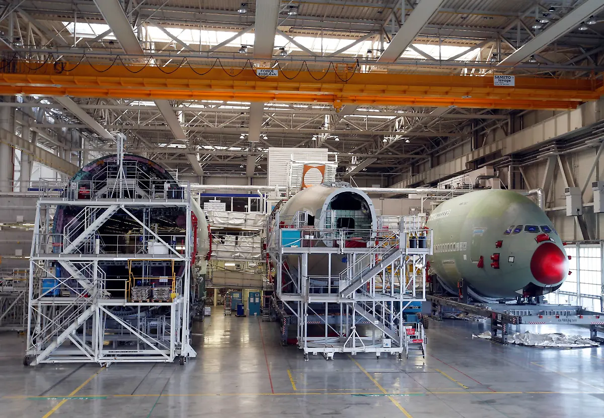 2018-03-21T164759Z-1130063275-RC1D08527800-RTRMADP-3-AIRBUS-A380