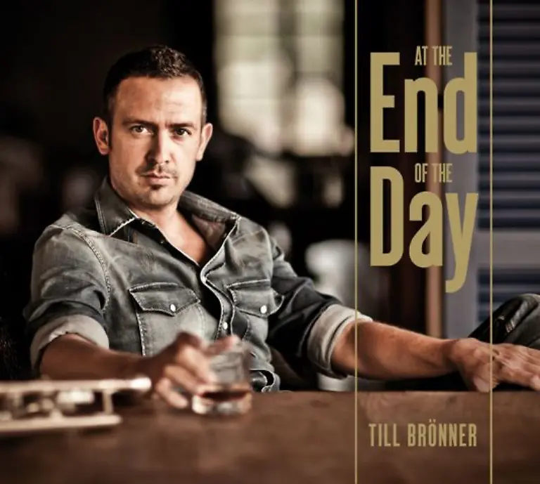 Till-Broenner-AlbumCover-At-The-End-Of-The-Day