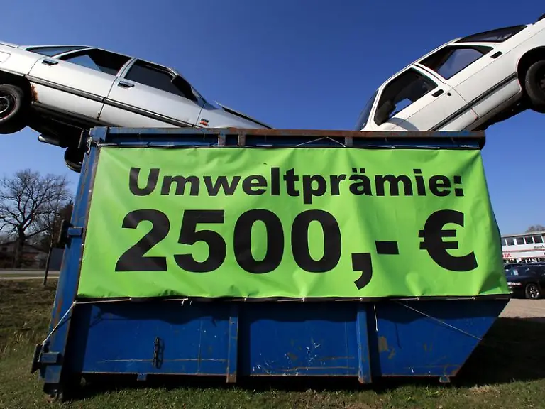 Wer-sich-2009-einen-Neuwagen-zulegt-hat-musste-auch-dank-Abwrackpraemie-im-Schnitt-fast-3500-Euro-weniger-zahlen-Der-Durchschnittspreis-lag-bei-22-520-Euro