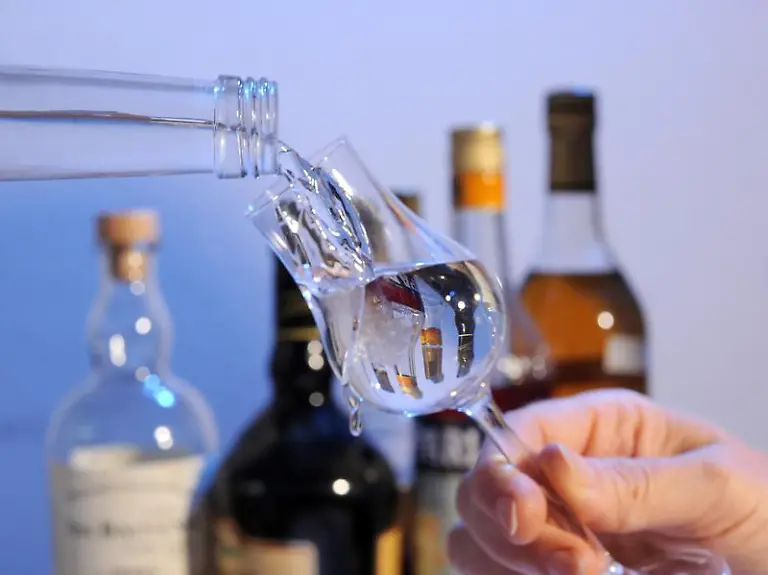 Ein-epileptischer-Anfall-kann-verschiedene-Ursachen-haben-Zu-viel-Alkohol-oder-emotionale-Belastungen-gehoeren-auch-dazu