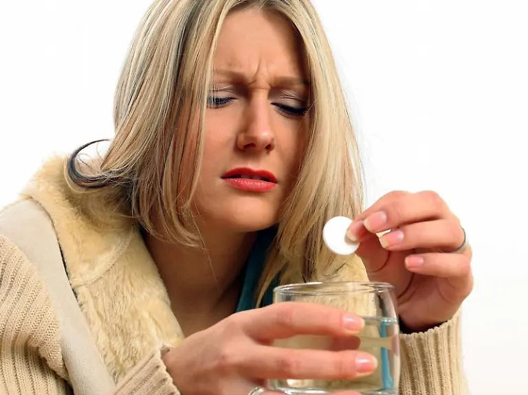 Sind-Klimaanlagen-im-Buero-zu-kalt-eingestellt-kann-das-zu-Kopfschmerzen-und-Erkaeltungen-fuehren