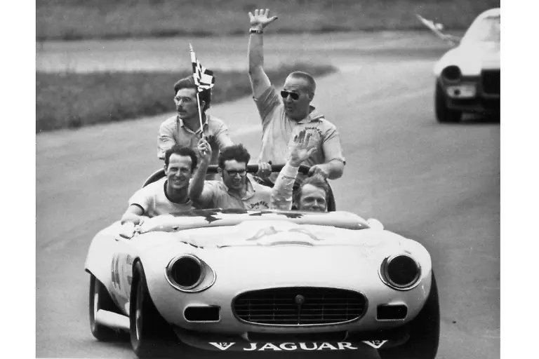 18JaguarETypeV12SCAABProdChampion1975