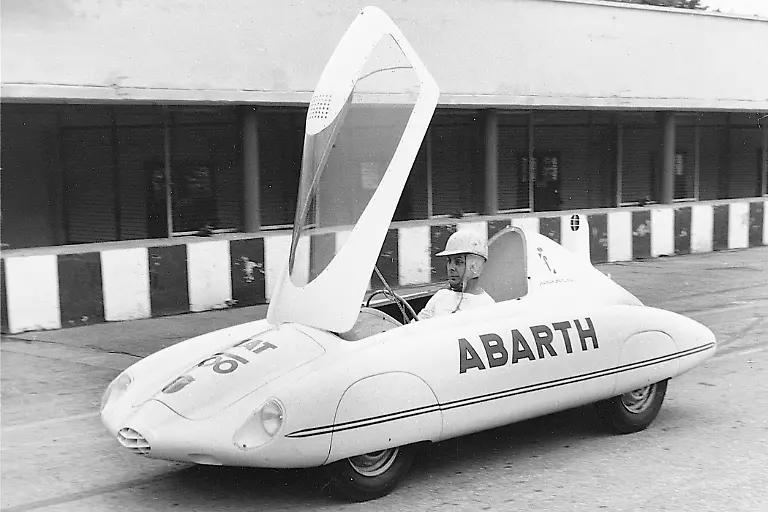 08Fiat500AbarthRekordwagen1957Werkfoto