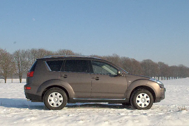 Peugeot-4007-2010-01-26-14-54-24