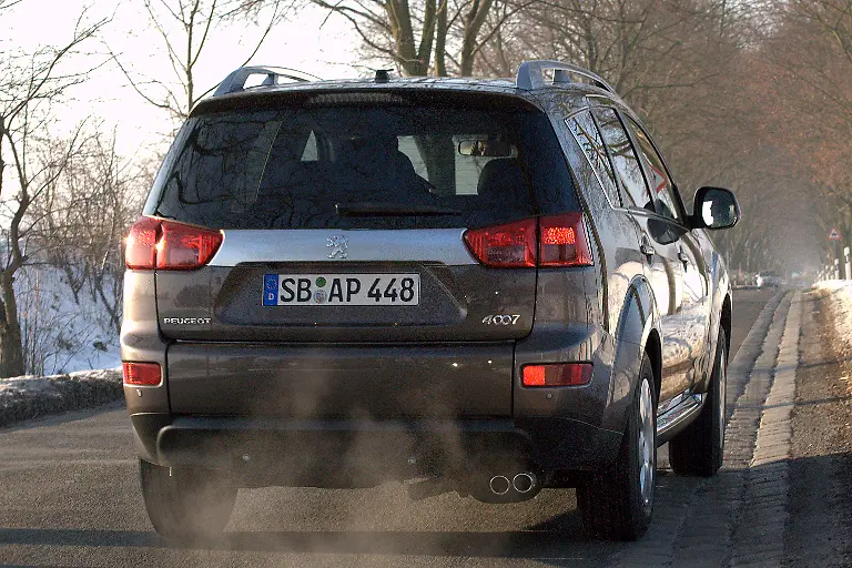 Peugeot-4007-2010-01-26-15-42-16