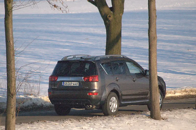 Peugeot-4007-2010-01-26-15-45-04