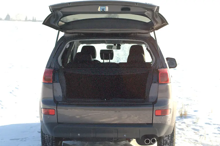 Peugeot-4007-2010-01-26-14-57-20