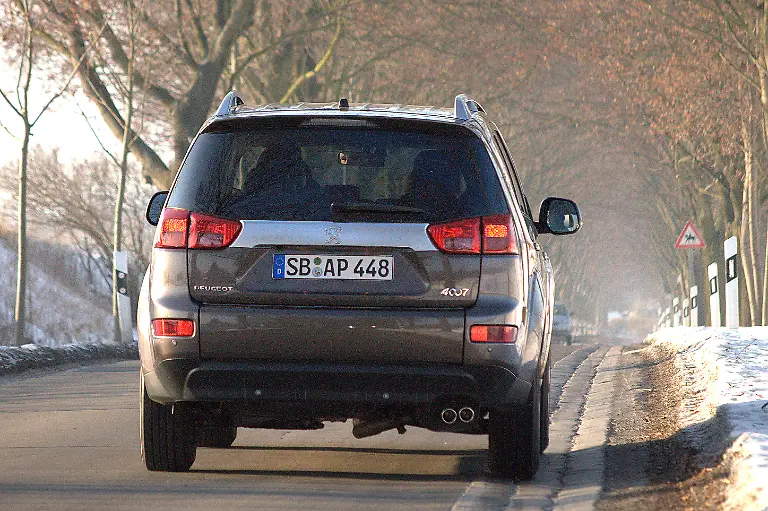 Peugeot-4007-2010-01-26-15-42-20