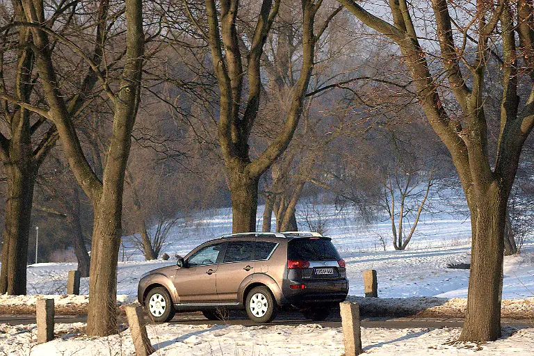 Peugeot-4007-2010-01-26-15-47-38