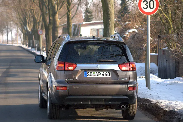 Peugeot-4007-2010-01-26-15-41-58
