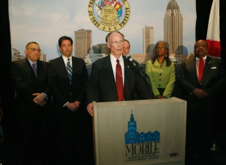 2011-02-25T002013Z-01-LYL08-RTRMDNP-3-USA-TANKER-JPG-preview2-1