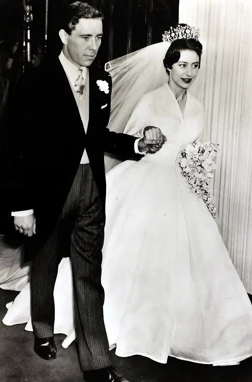 royal-wedding-dress-princess-margaret-1960-620bes111610