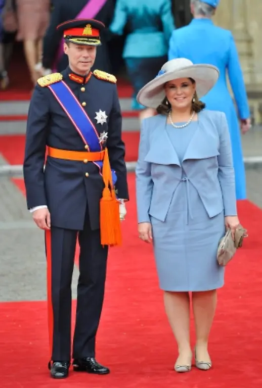 2011-04-29T094334Z-01-SROY406-RTRMDNP-3-BRITAIN-WEDDING-JPG-preview2