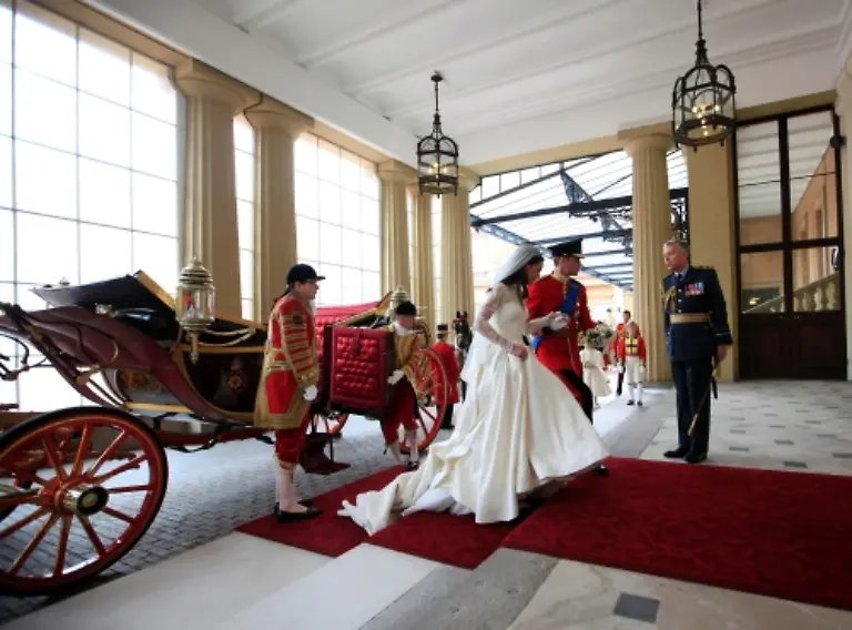 2011-04-29T125640Z-01-SAA43-RTRMDNP-3-BRITAIN-WEDDING-JPG-preview2