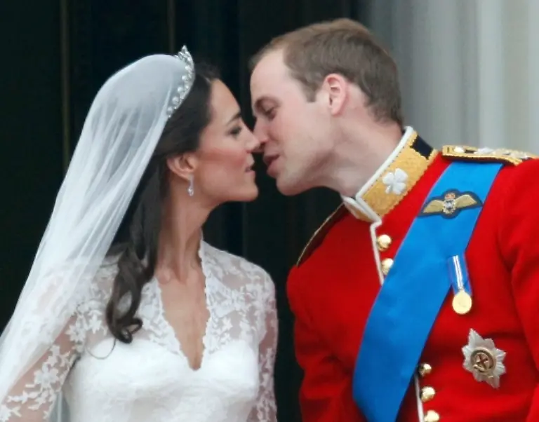 2011-04-29T125857Z-01-SROY229-RTRMDNP-3-BRITAIN-WEDDING-JPG-preview2