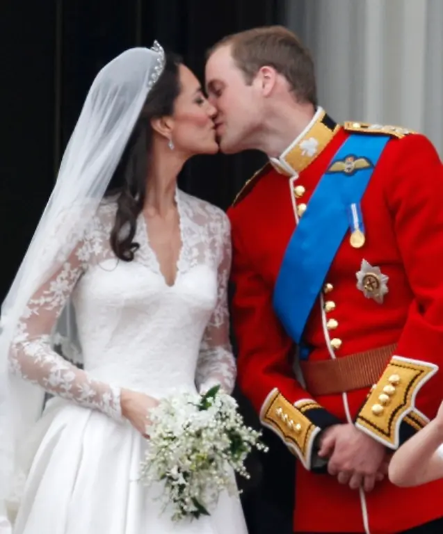 2011-04-29T125455Z-01-SROY228-RTRMDNP-3-BRITAIN-WEDDING-JPG-preview2