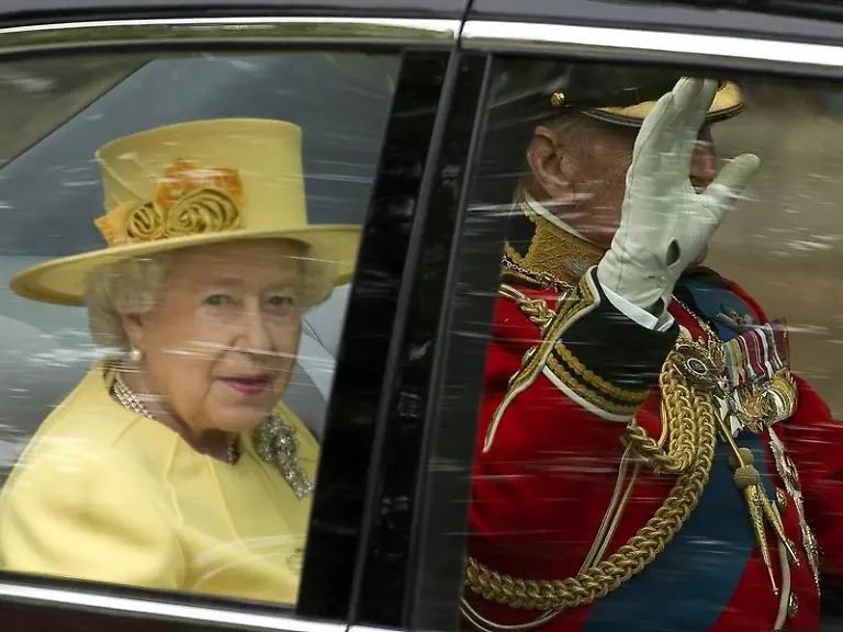 Queen-Elizabeth-II-und-Prinz-Philip-bei-der-Ankunft-in-Westminster-Abbey