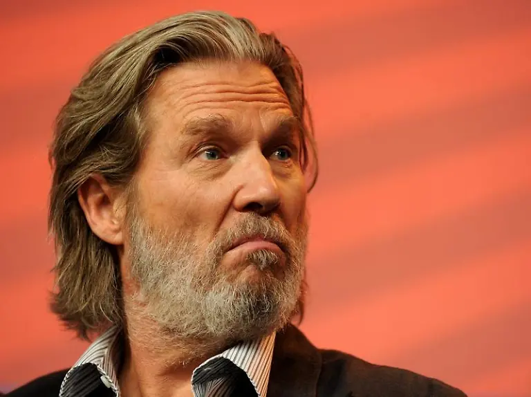 Josh-Brolin-L-R-Joel-und-Ethan-Coen-Hailee-Steinfeld-und-Jeff-Bridges-in-Berlin-Jeff-Bridges-ganz-entspannt-Hailee-Steinfeld-freut-sich-ueber-ihr-Baerchen-Josh-Brolin-L-R-Hailee-Steinfeld-und-Jeff-Bridges-haben-gute-Laune-Dies-ist-nicht-Ethan-Coen-sondern-Josh-BrolinJoel-l-und-Ethan-Coen-wundern-sich-Joel-Coen-sorgt-fuer-Erinnerungen-Josh-Brolin-and-Hailee-Steinfeld-bei-der-Baerenprobe-Jeff-Bridges-und-seine-junge-Kollegin-Hailee-SteinfeldJeff-Bridges-tut-erstaunt