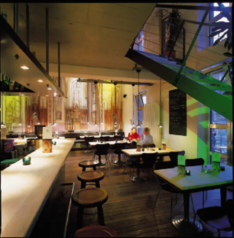 02restaurantmittreppe