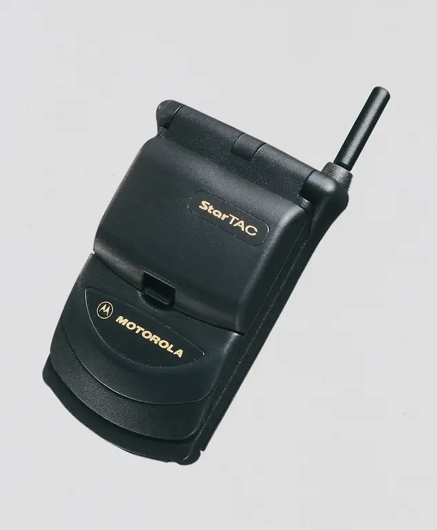 1996-Motorola-StarTAC-wearable-closed