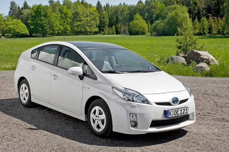 Toyota-Prius1608