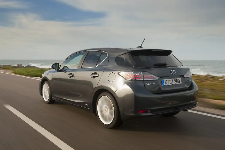 Lexus-CT200-100201