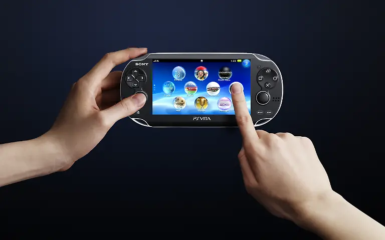 PSVita-B-Hand-front-neu
