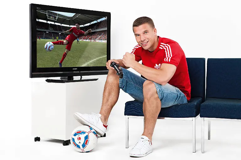 FIFA12-Lukas-Podolski-quer-neu
