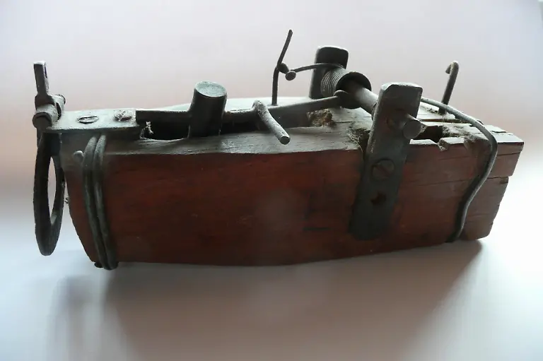 Historischer-Schussapparat-resize