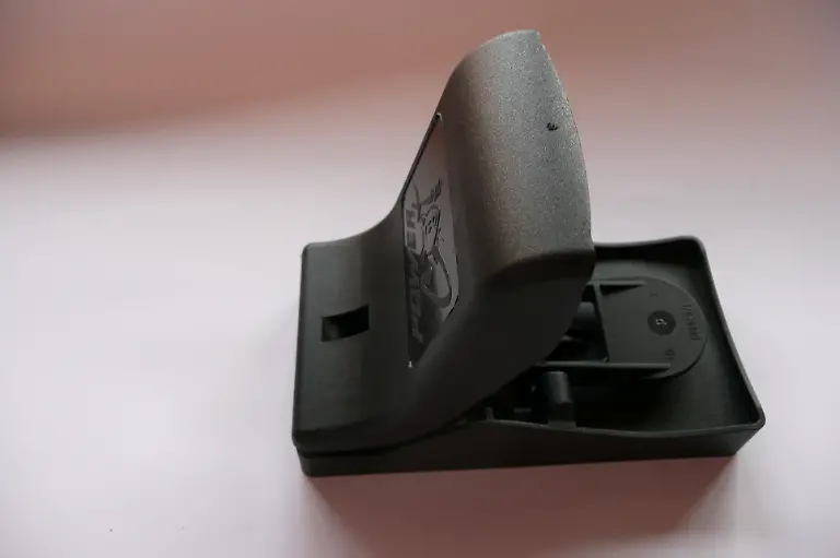 Moderne-Kunststoff-Schlagballe-resize