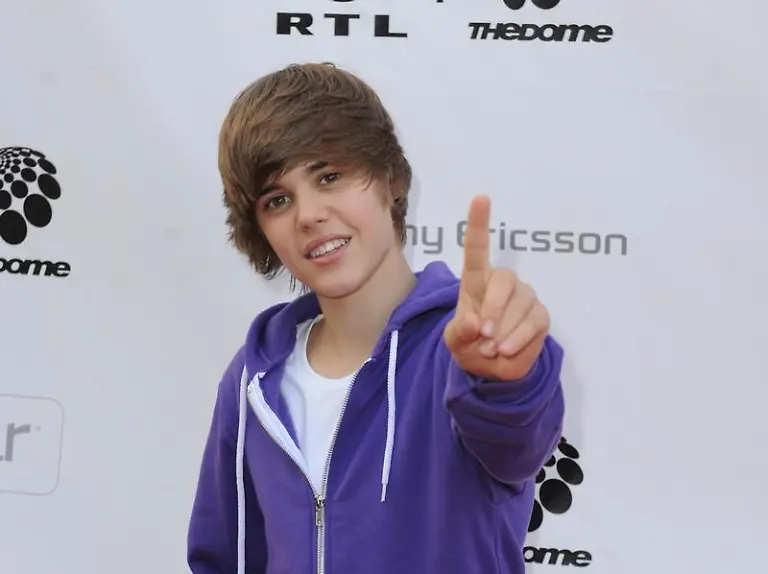 Justin-Bieber-bleibt-im-Gespraech