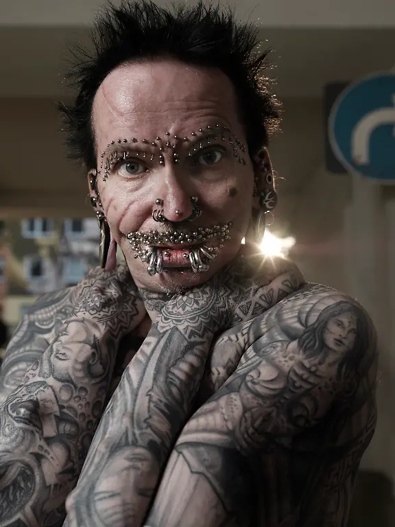 Rolf-Buchholz-Most-Pierced-Man-0217