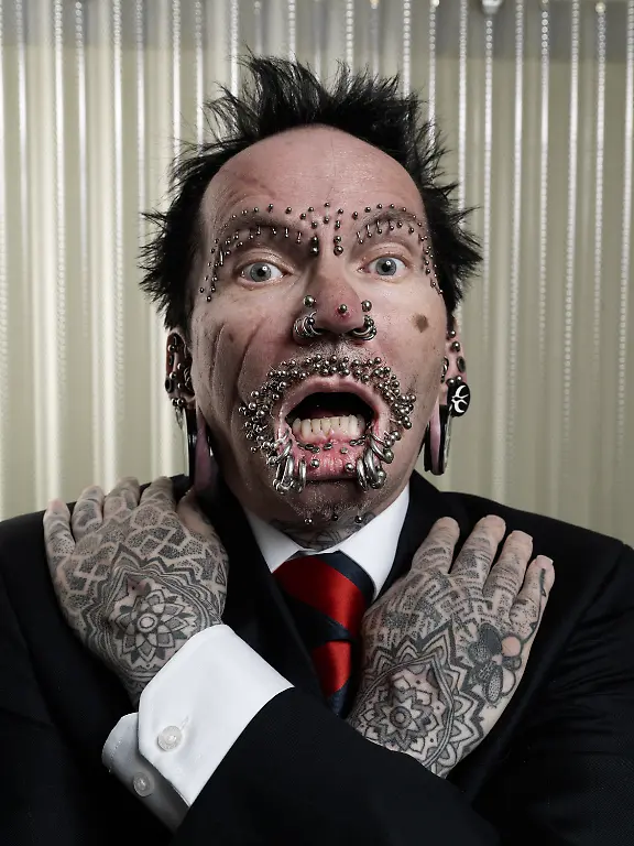 Rolf-Buchholz-Most-Pierced-Man-0173