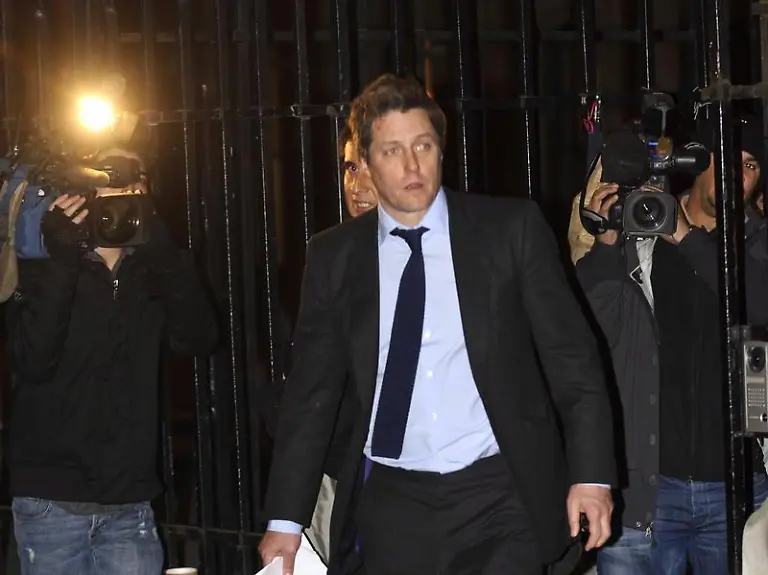 Hugh-Grant-nach-seiner-Aussage-vor-einem-richterlichen-Ausschuss-zur-Presseethik