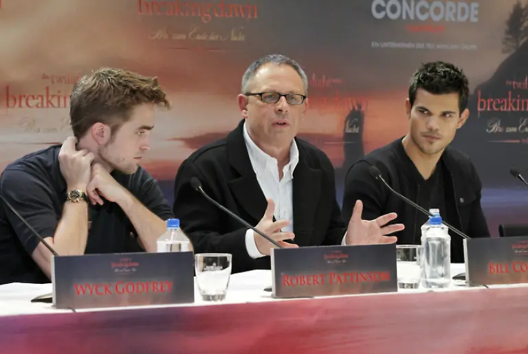 Pressekonferenzbild-05-700x470