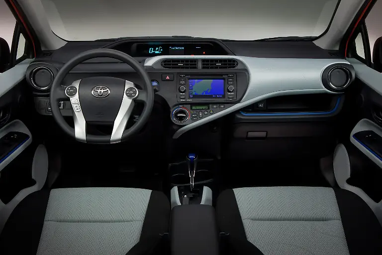 prius-c-003