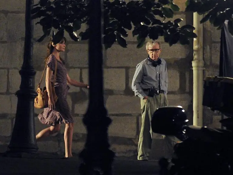 Carla-Bruni-Sarkozy-l-und-Woody-Allen-bei-den-Dreharbeiten-in-Paris