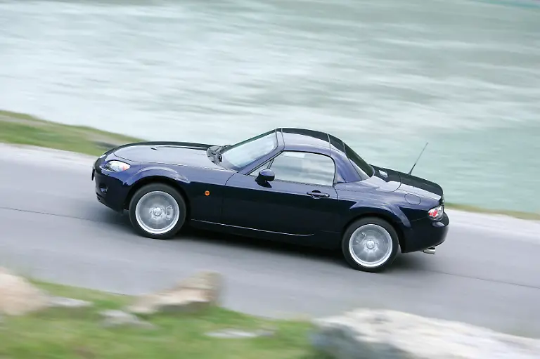 MX5-RCoupe-action-04-print