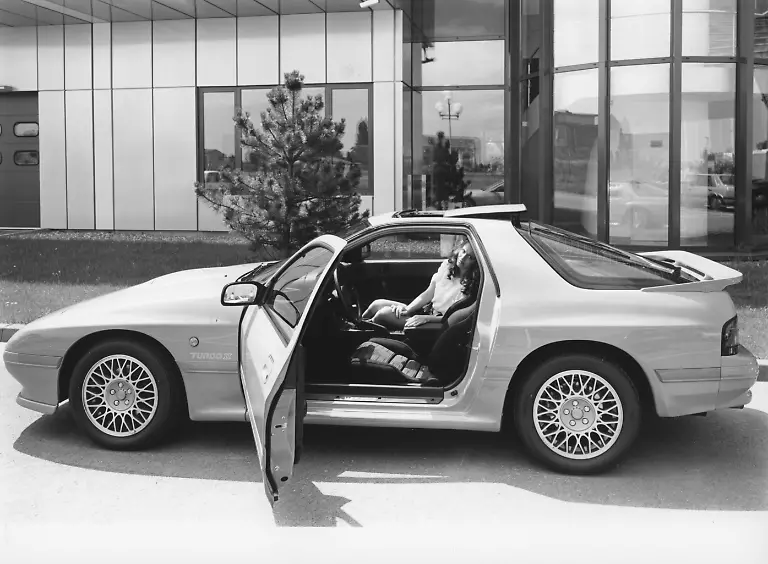 Mazda-RX-7-Turbo-1988-5-de-jpg300