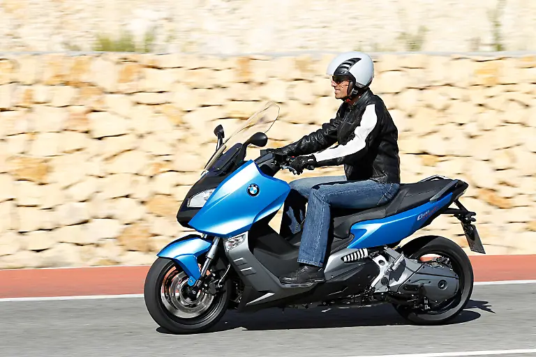 02BMWC600Sport