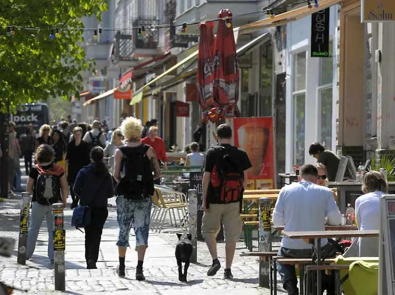 Wer-im-angesagten-Berliner-Stadtteil-Prenzlauer-Berg-seinen-Latte-Macchiato-schluerft-und-ueber-Spiesser-schimpft-ist-vielleicht-selbst-einer