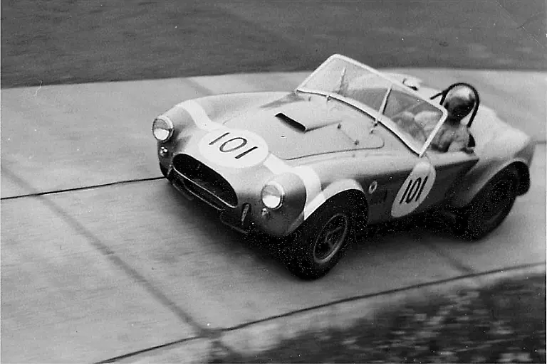 1964-05-Training-Shelby-Cobra-v-Bondurant-u-Neerpasch