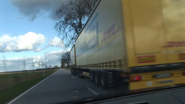 gigaliner-auto-ueberholen