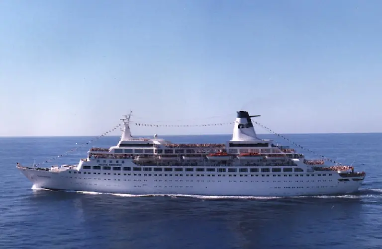 Pacific-Princess-1987