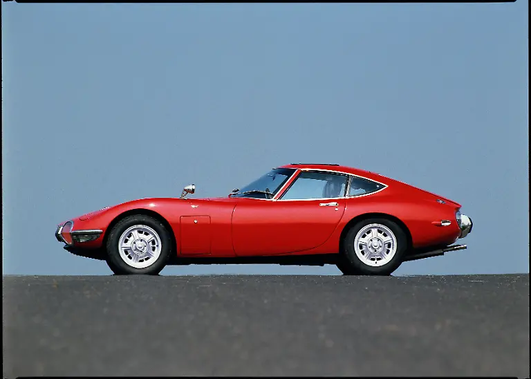Toyota-2000-GT-17710