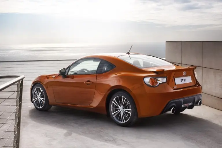 Toyota-GT86-20155-lores